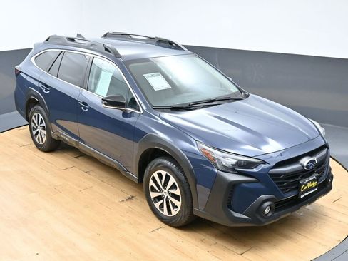 Used 2023 Subaru Outback Premium AWD/4WD image 44