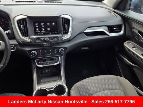 Used 2024 GMC Terrain SLE AWD/4WD image 16