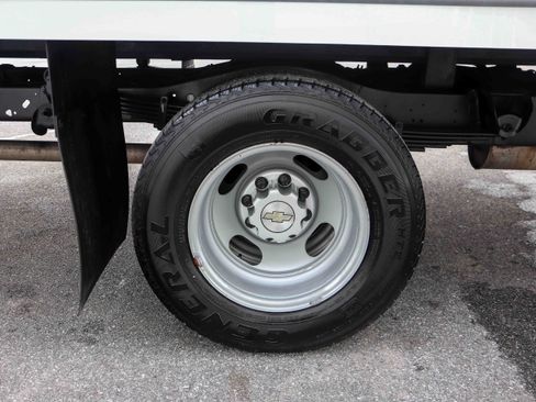 Used 2024 Chevrolet Express 3500 w/ Power Convenience Package image 25