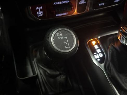 Used 2024 Jeep Gladiator Mojave w/ Technology Group AWD/4WD image 31