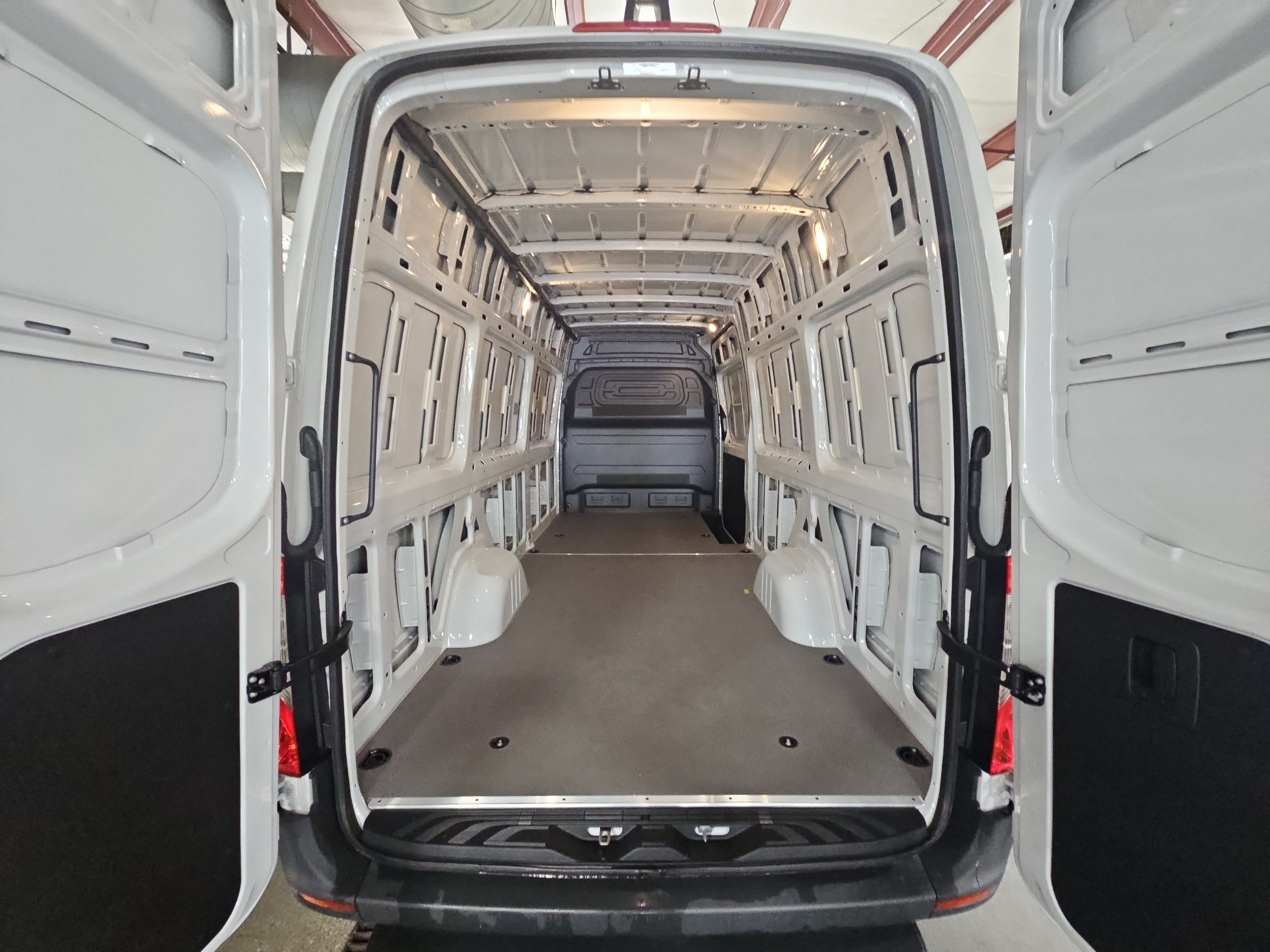 New 2025 Mercedes-Benz eSprinter 170 Cargo image 11