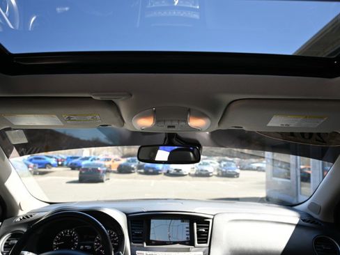 Used 2019 INFINITI QX60 Luxe w/ Essential Package image 3