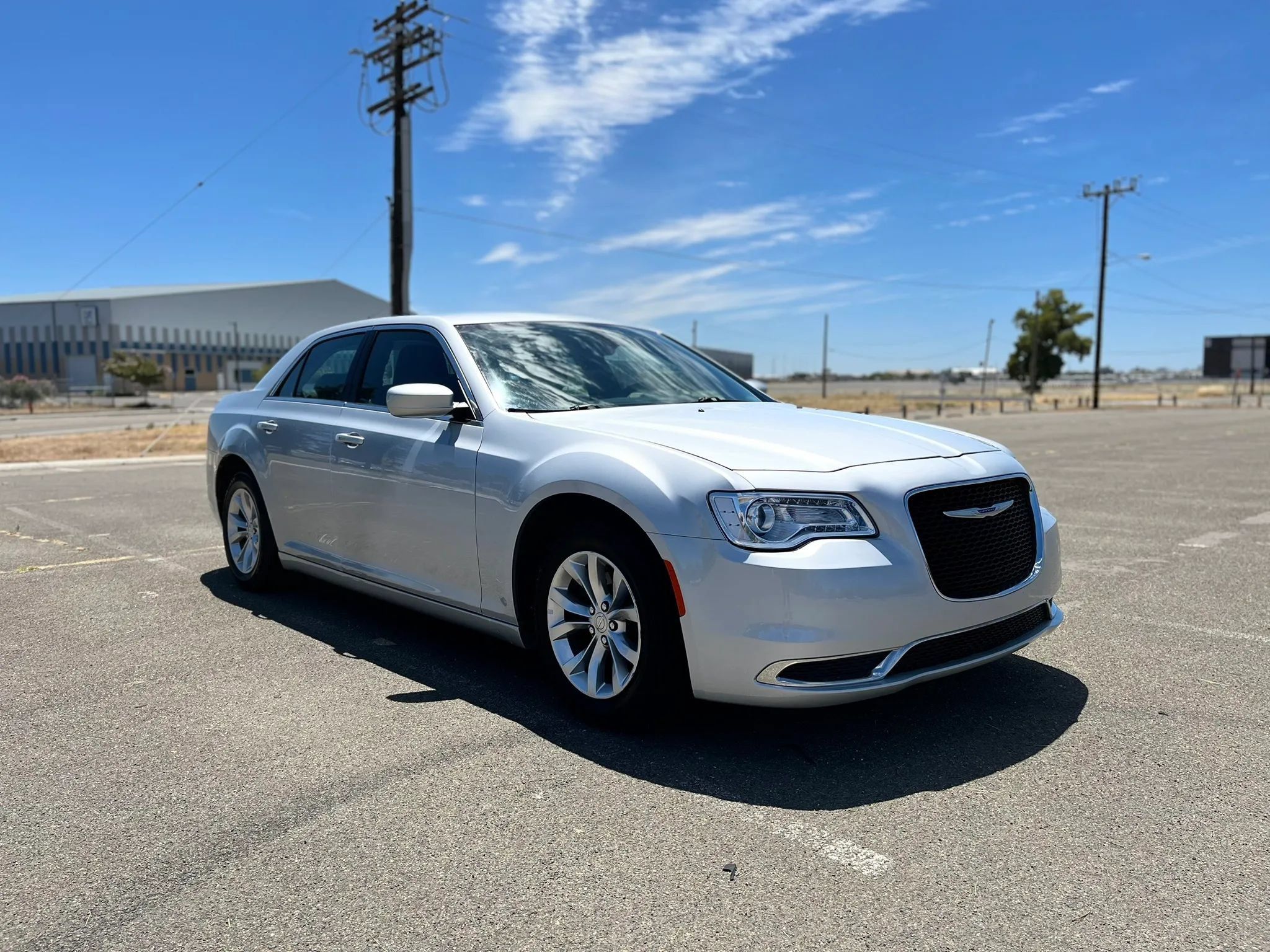 Used 2019 Chrysler 300 Touring RWD image 3