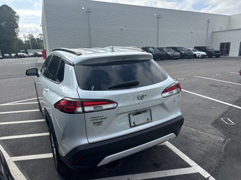 Used 2023 Toyota Corolla Cross LE FWD image 43