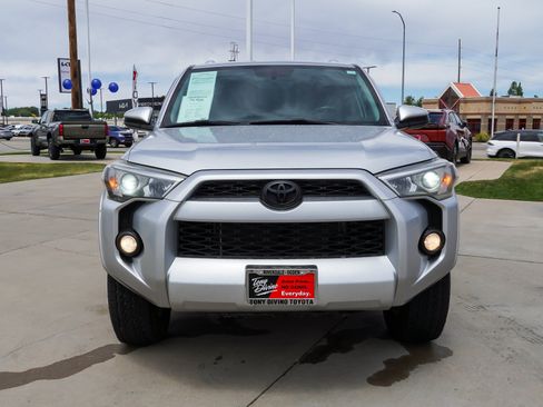 Used 2016 Toyota 4Runner SR5 AWD/4WD image 3