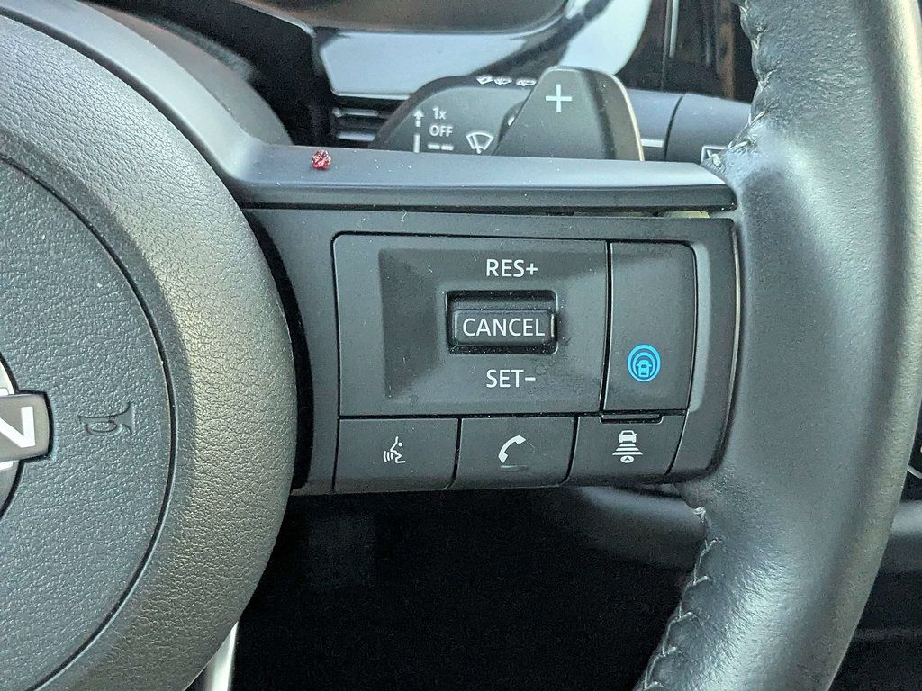 Used 2025 Nissan Pathfinder SV FWD image 29