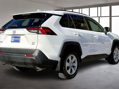 Used 2021 Toyota RAV4 LE image 6