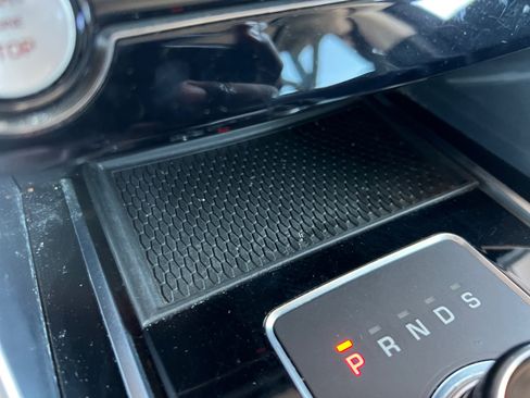 Used 2017 Jaguar XF Premium image 20