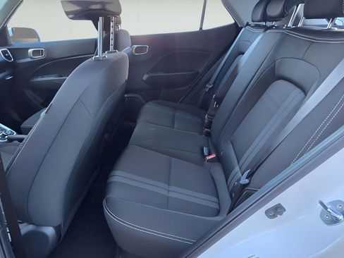 Used 2025 Hyundai Venue SEL image 13