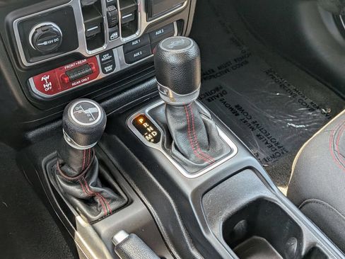 Used 2023 Jeep Wrangler Unlimited Rubicon AWD/4WD image 19