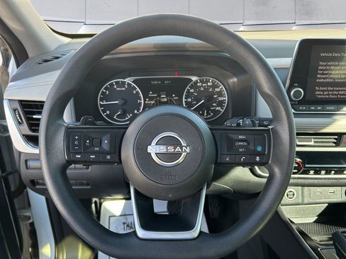 Used 2023 Nissan Rogue SV image 9