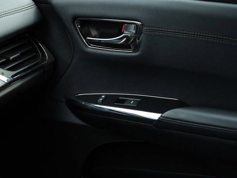 Used 2018 Toyota Avalon XLE Plus image 17