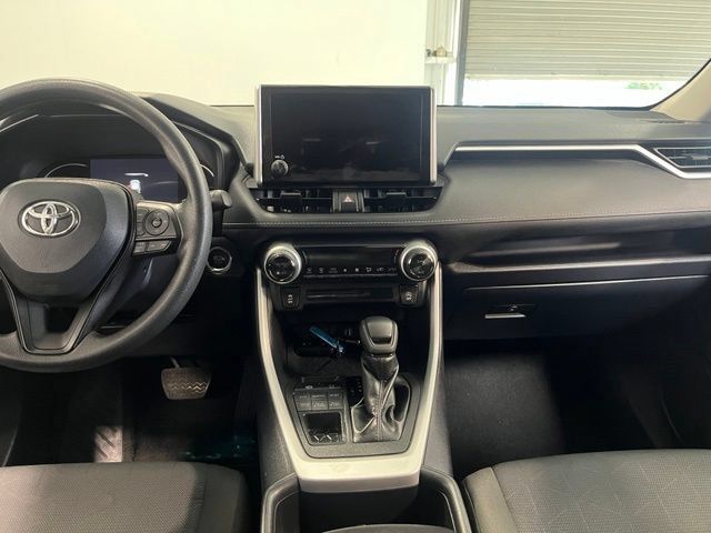 Used 2025 Toyota RAV4 XLE AWD/4WD image 22