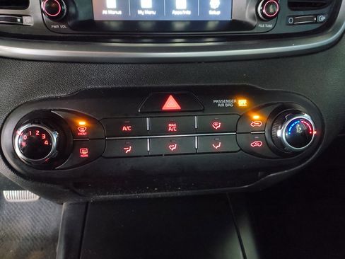 Used 2020 Kia Sorento LX image 21