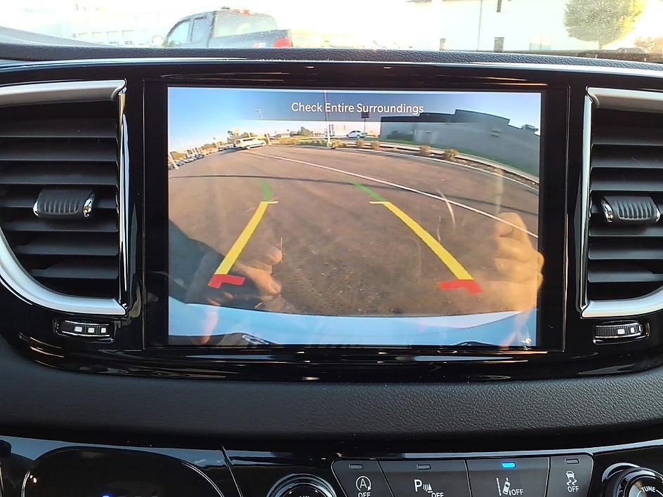 Used 2023 Chrysler Pacifica Touring-L FWD image 28