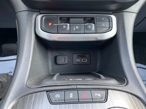 Used 2023 GMC Acadia SLT w/ Elevation Edition image 23