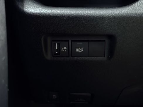 Used 2021 Toyota RAV4 LE AWD/4WD image 31