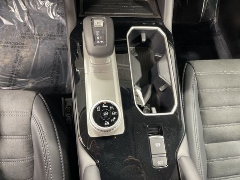 New 2025 Mitsubishi Outlander SE image 13