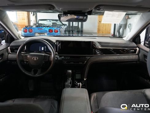 Used 2025 Toyota Camry XLE AWD/4WD image 16