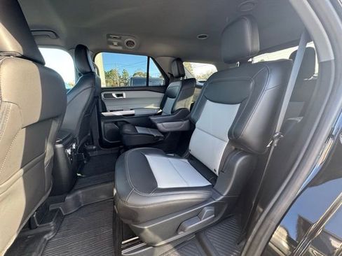 Used 2022 Ford Explorer XLT w/ Equipment Group 202A image 21