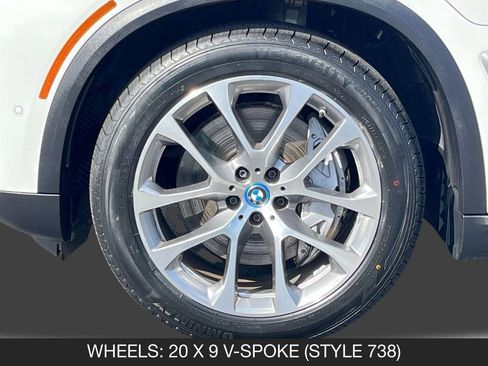 Used 2025 BMW X5 xDrive50e AWD/4WD image 11