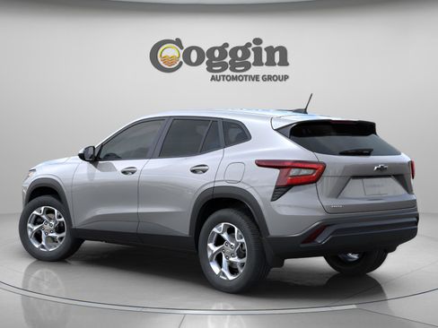 New 2026 Chevrolet Trax LS image 2