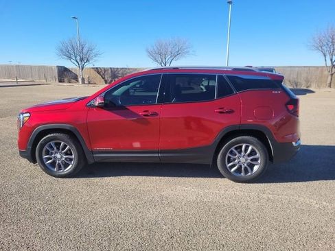 Used 2023 GMC Terrain SLT image 9