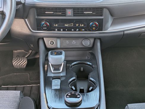 Used 2023 Nissan Rogue SV AWD/4WD image 20