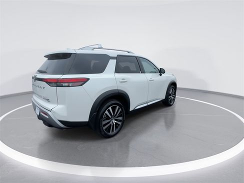 Used 2023 Nissan Pathfinder Platinum image 8