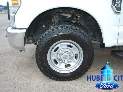 Used 2022 Ford F250 XL w/ Power Equipment Group AWD/4WD image 9