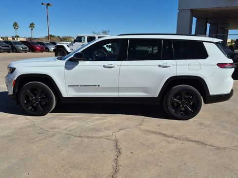 Used 2023 Jeep Grand Cherokee L Laredo AWD/4WD image 8