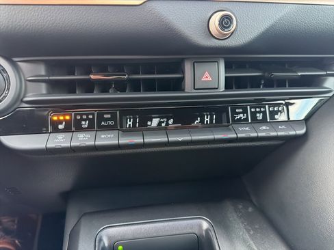 Used 2023 Toyota Crown Limited image 14