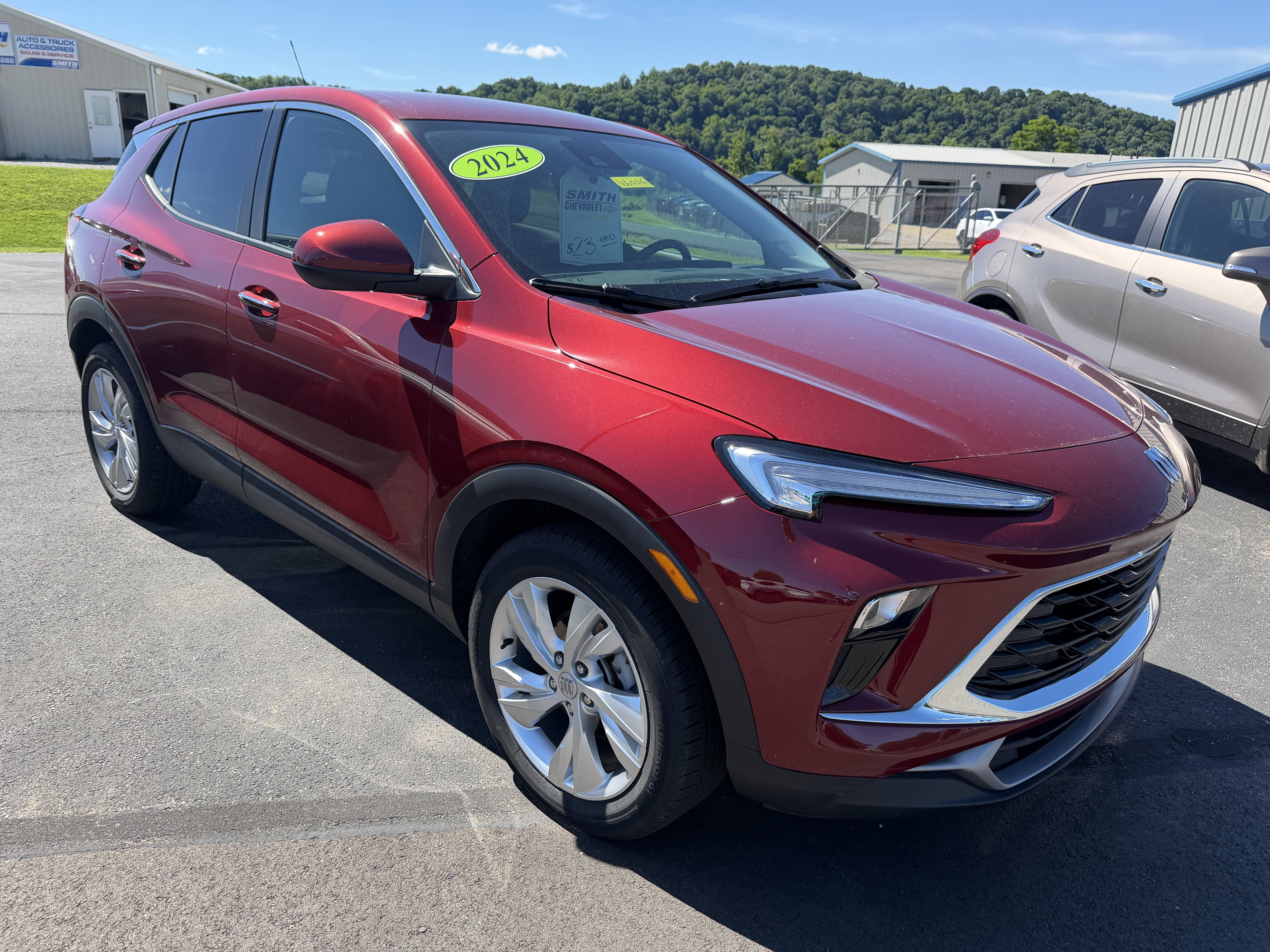 Used 2024 Buick Encore GX Preferred w/ Comfort Package FWD image 2