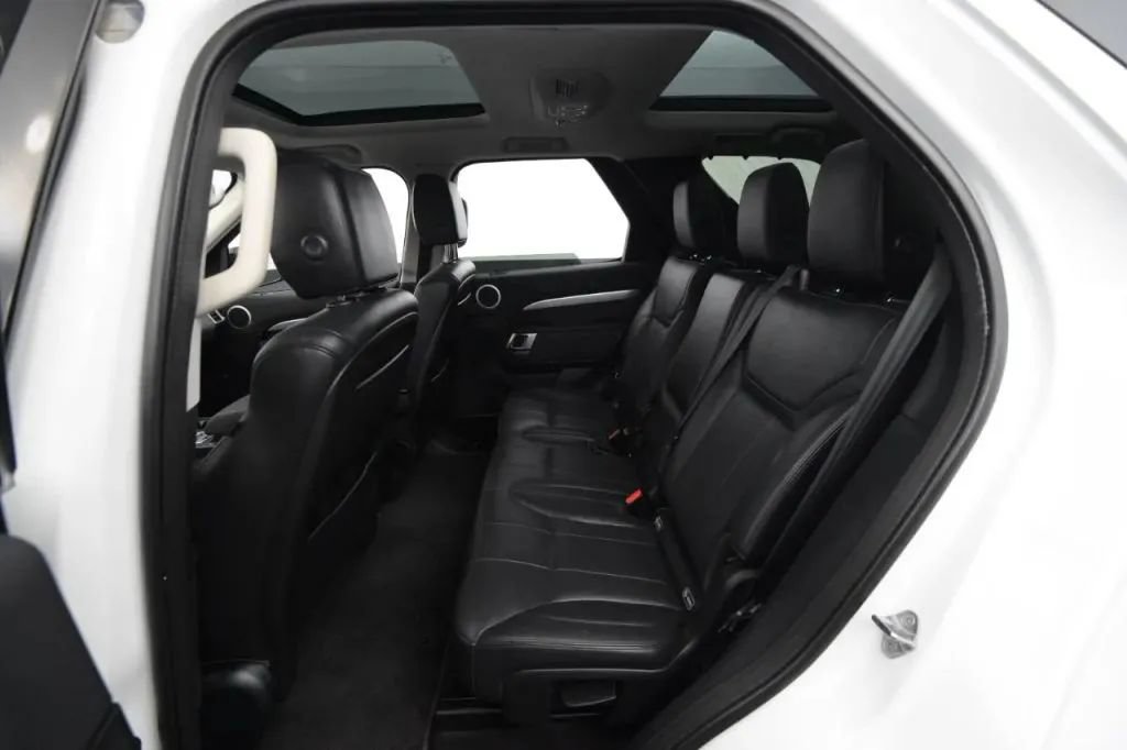 Used 2020 Land Rover Discovery Landmark AWD/4WD image 43