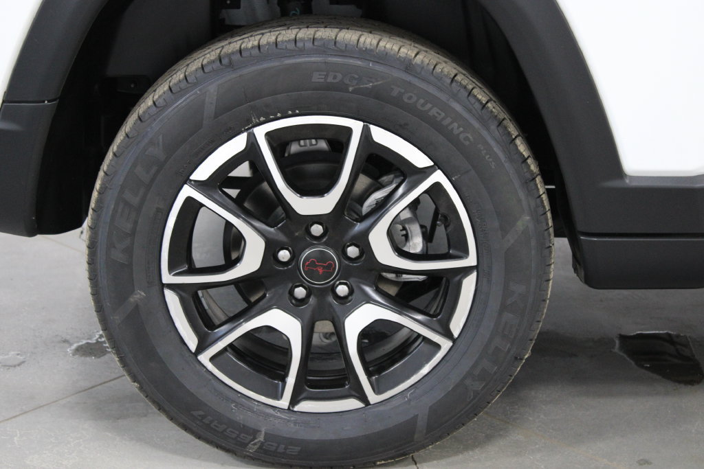 Used 2025 Jeep Compass Trailhawk AWD/4WD image 13