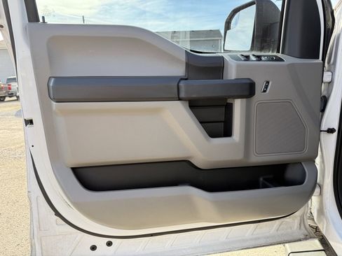 Used 2017 Ford F150 XL w/ Equipment Group 101A Mid image 8