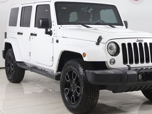 Used 2017 Jeep Wrangler Unlimited Sahara AWD/4WD image 33