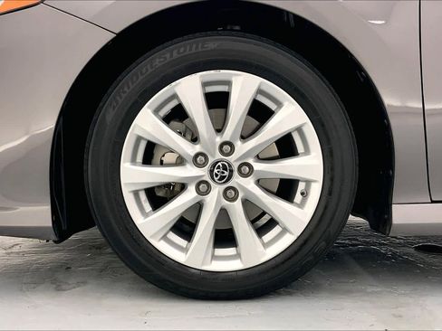 Used 2018 Toyota Camry LE image 8