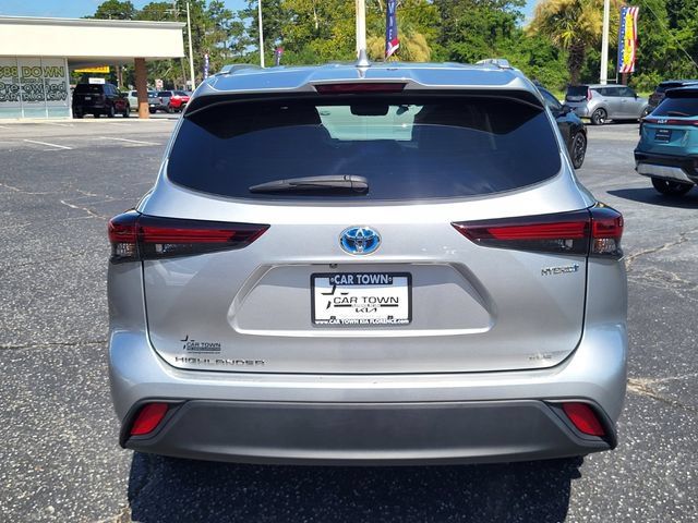 Used 2024 Toyota Highlander XLE AWD/4WD image 3