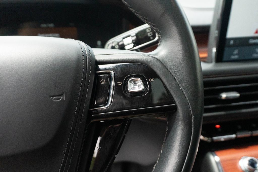 Used 2023 Lincoln Aviator Reserve RWD image 25