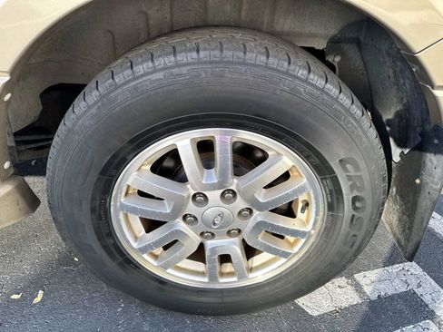 Used 2013 Ford Expedition XLT image 29