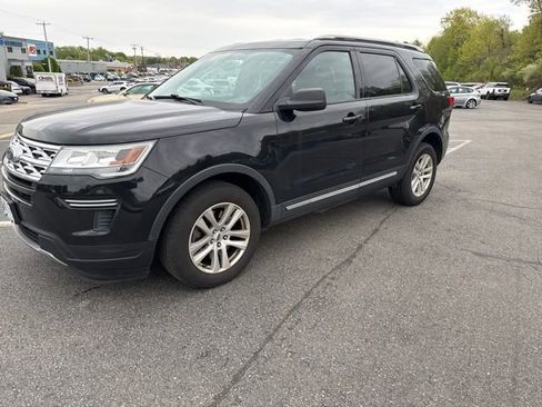 Used 2019 Ford Explorer XLT AWD/4WD image 4