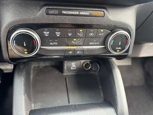 Used 2022 Ford Escape SE image 17