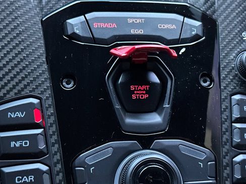 Used 2020 Lamborghini Aventador SVJ AWD/4WD image 27