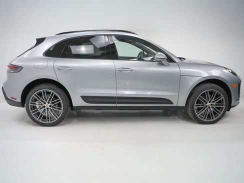 Certified 2026 Porsche Macan AWD/4WD image 9