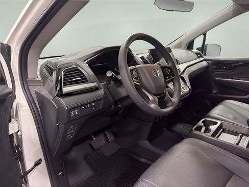 Used 2023 Honda Odyssey Touring image 3