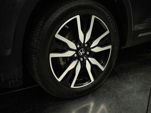 Used 2021 Honda Pilot Touring image 3