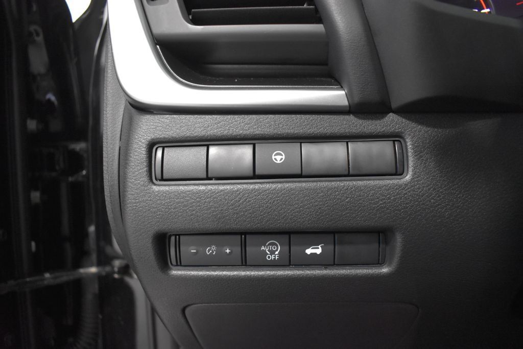 Certified 2026 Nissan Rogue Dark Armor AWD/4WD image 19