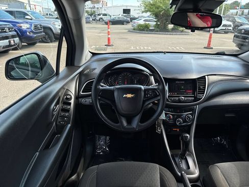 Used 2021 Chevrolet Trax LS AWD/4WD image 12