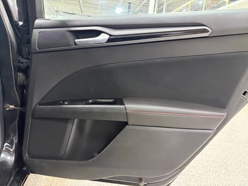 Used 2013 Ford Fusion SE image 24